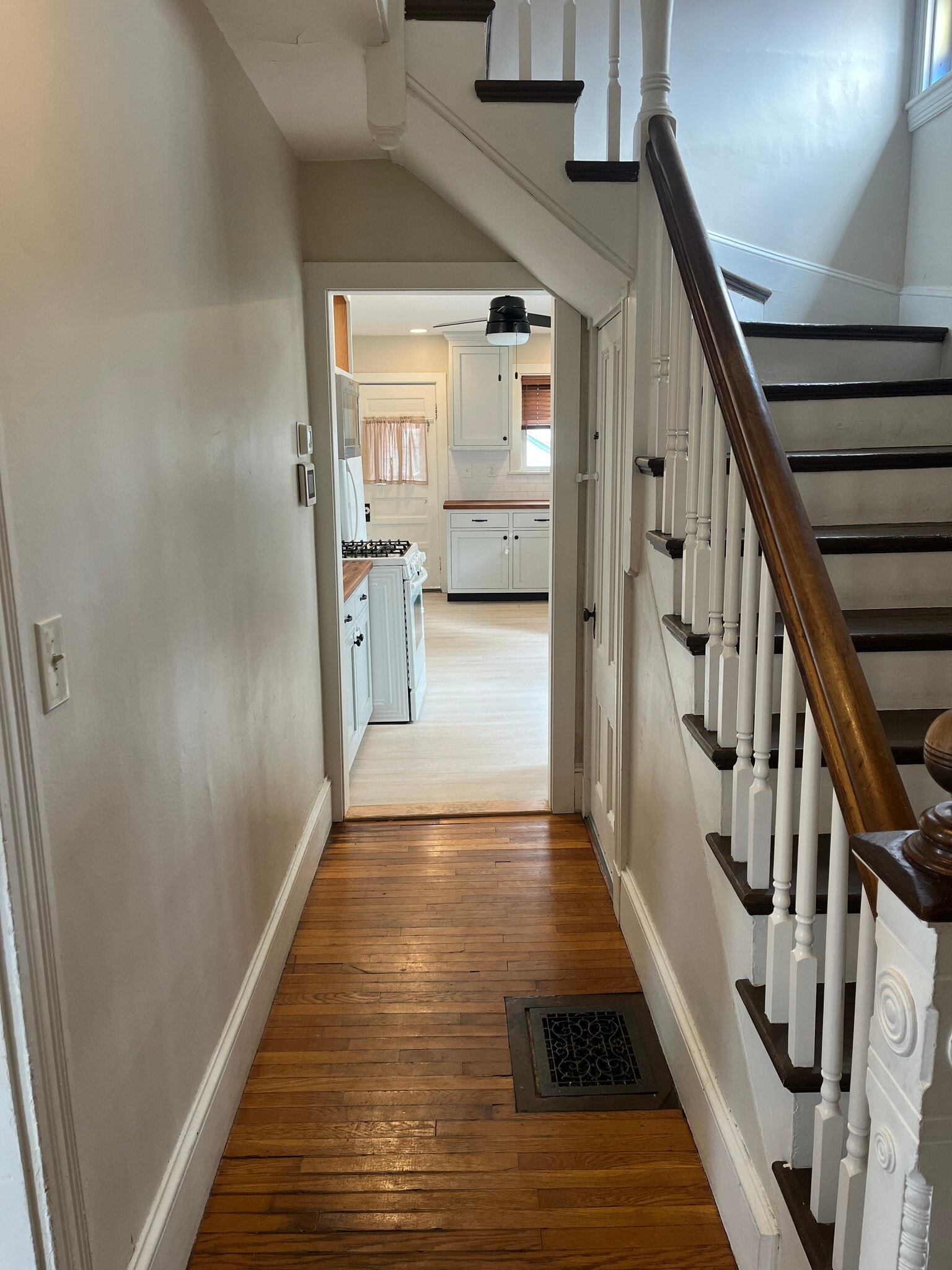 Building Photo - 16 Gordon St