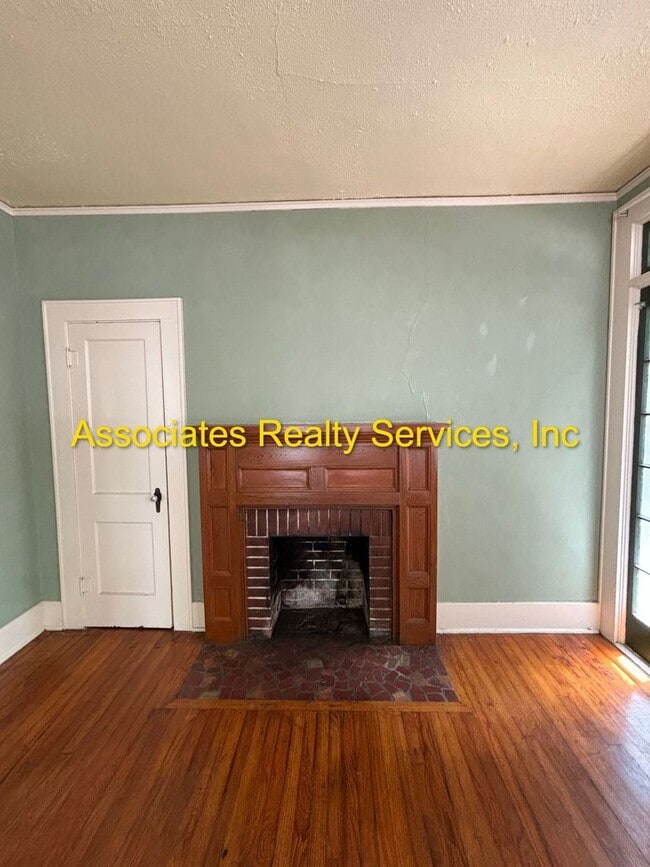 Building Photo - One Bedroom One Bath Near UF ***NO PETS***