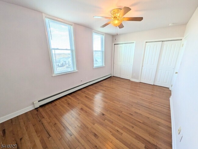 Building Photo - 239 Union Blvd