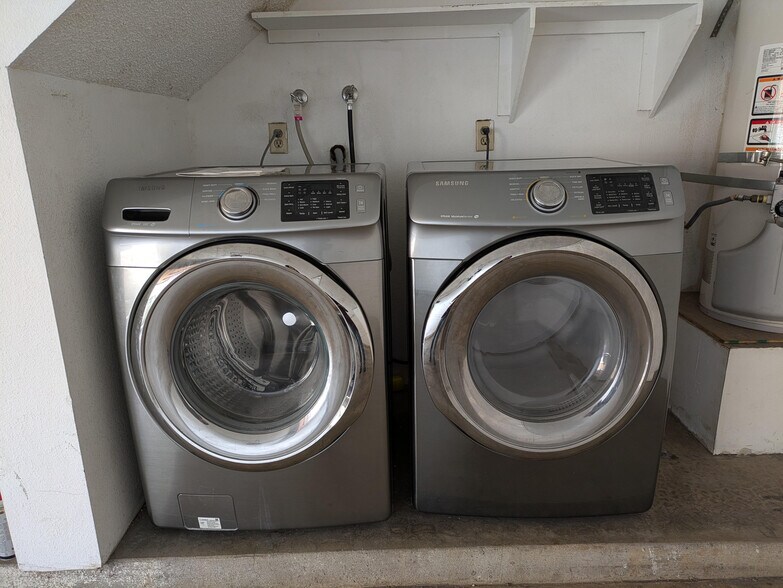 Building Photo - 2204 Cedar St