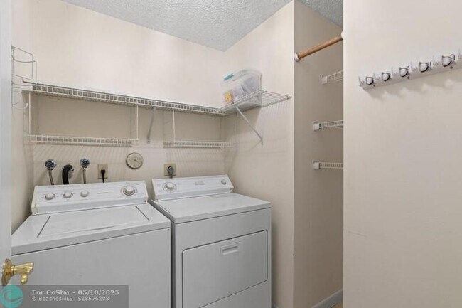 Building Photo - 10091 SW 16th Pl