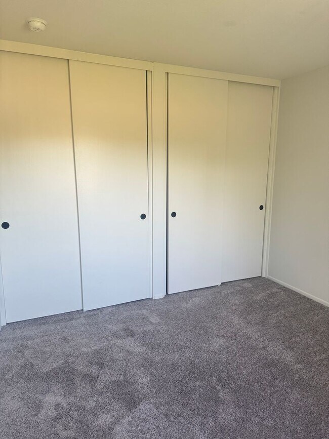 Building Photo - 4 Bed/3Bath