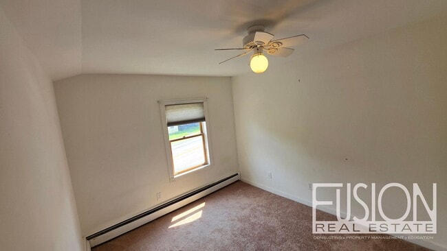 Building Photo - 446 Colchester Ave
