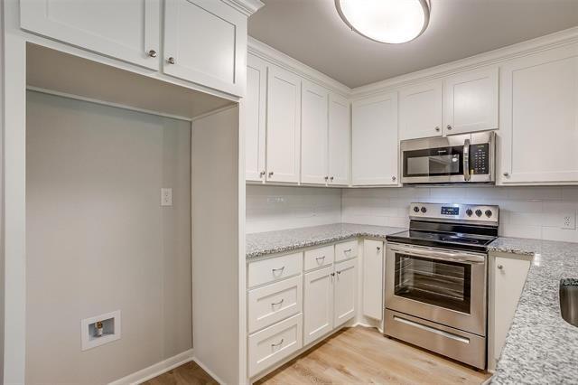 Building Photo - 144 NW Suzanne Terrace