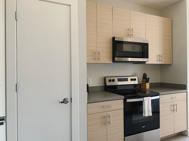 Building Photo - 2530 University Ave