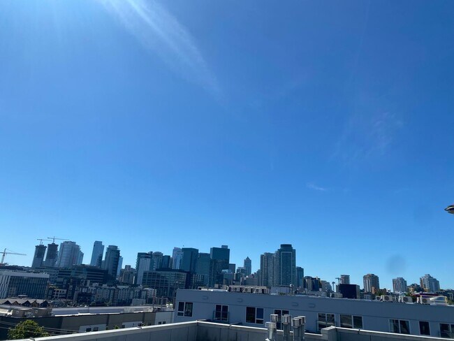 Building Photo - Contemporary Queen Anne Studio in Phenomenal Location!!!