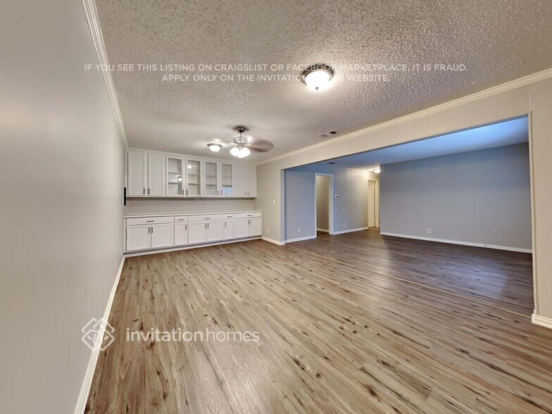 Building Photo - 2417 Moreland Dr