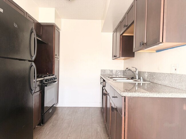 Building Photo - Bright 2 bed 1 bath in Pacific Beach