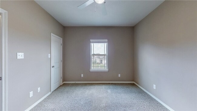 Building Photo - 2700 Horse Haven Ln