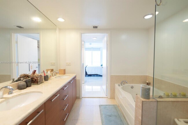 Building Photo - 50 Biscayne Blvd