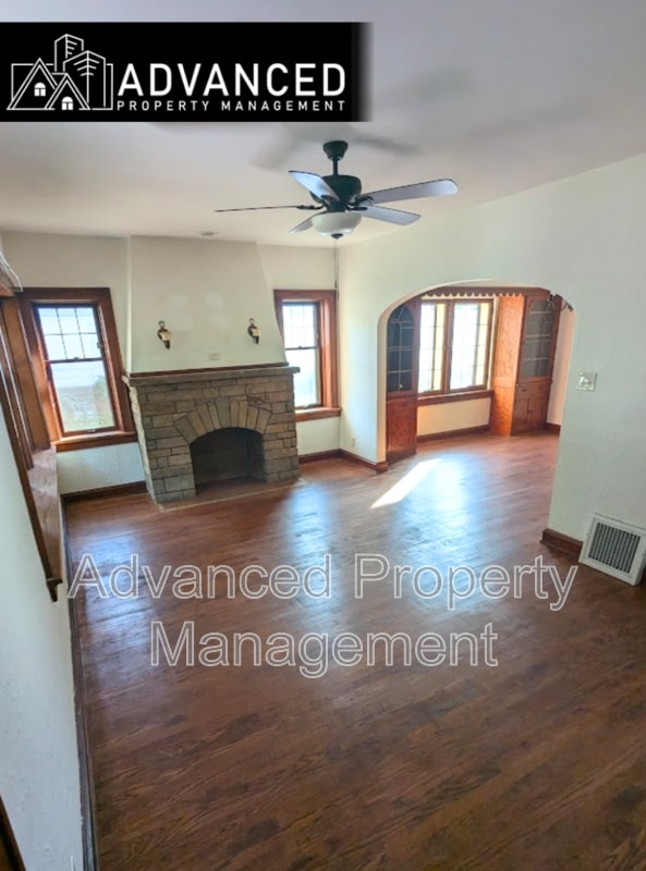 Building Photo - 3725 S Clement Ave