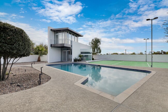 Building Photo - Mid-century modern home in Arcadia with pr...