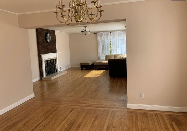 Building Photo - 500 87th St