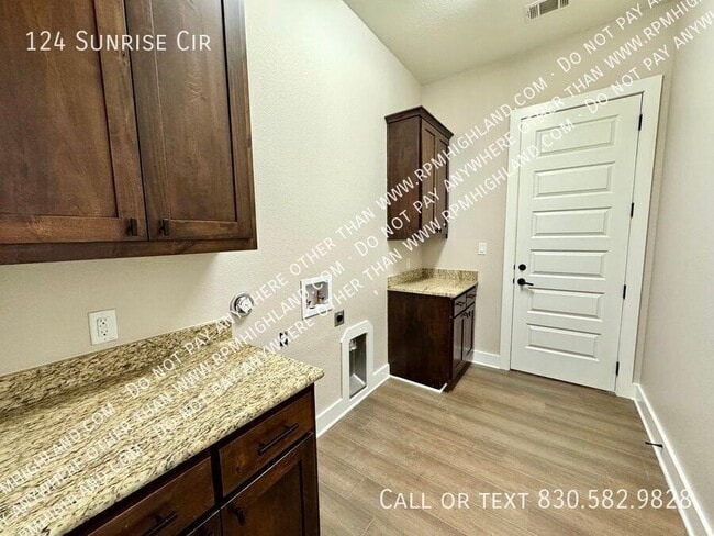 Building Photo - 124 Sunrise Cir