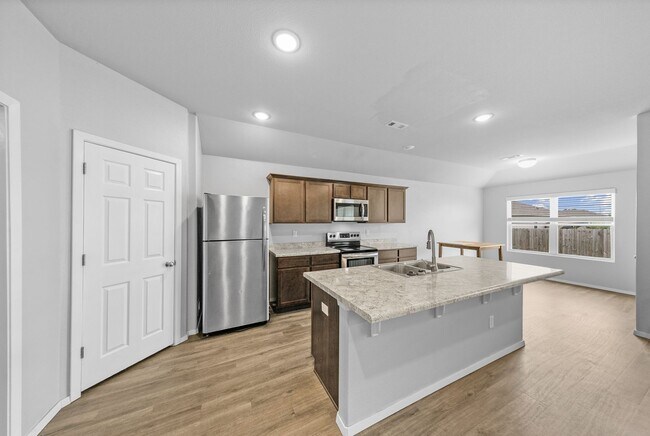 Building Photo - 4 Bedroom 2 Bath in Morningside Estates
