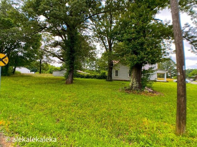 Building Photo - Julian 4 Bedroom, 2 Bathrooms Incredible F...