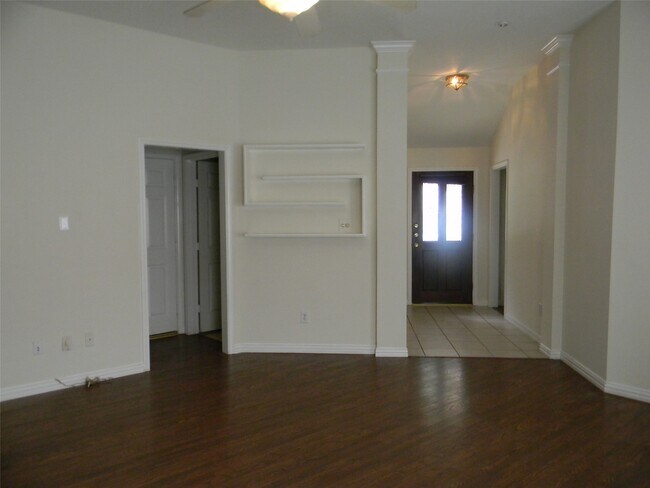 Building Photo - 2511 Branch View Ln