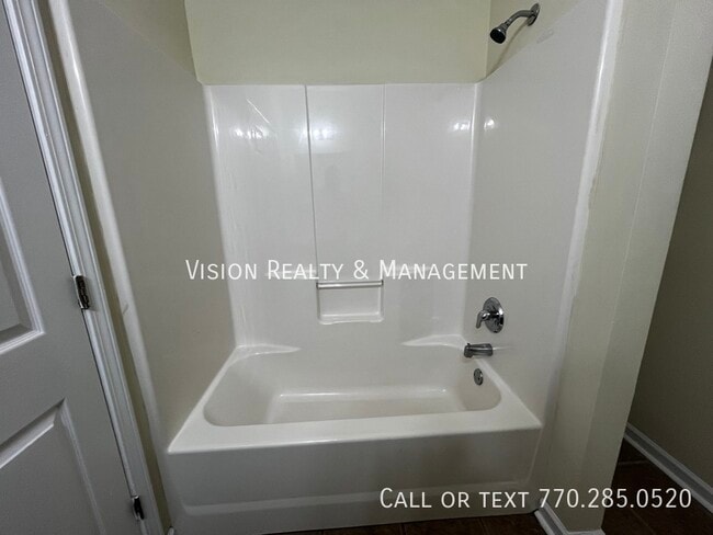 Building Photo - 123 Kaiser St