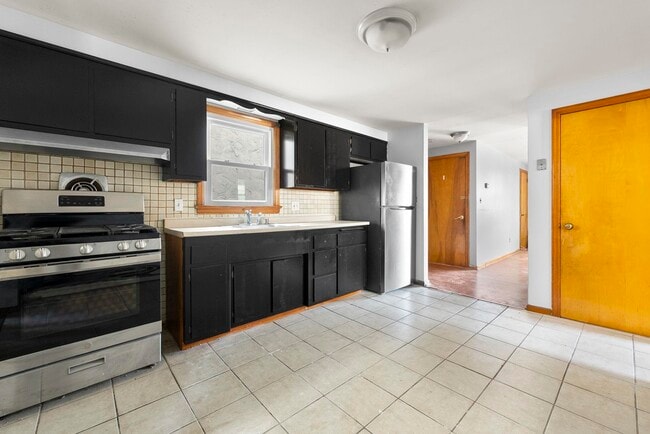 Building Photo - 336 Princeton Ave