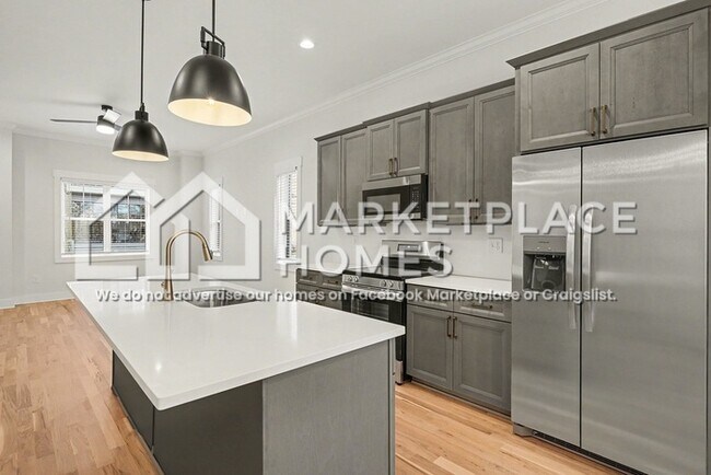 Building Photo - 1034 E Trinity Ln