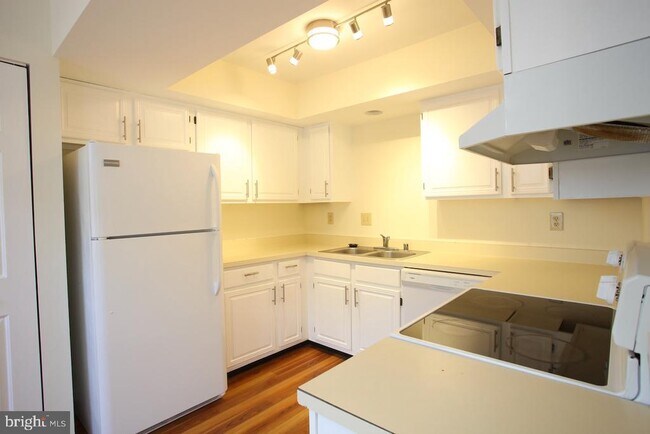 Building Photo - 408 Fleece Flower Dr