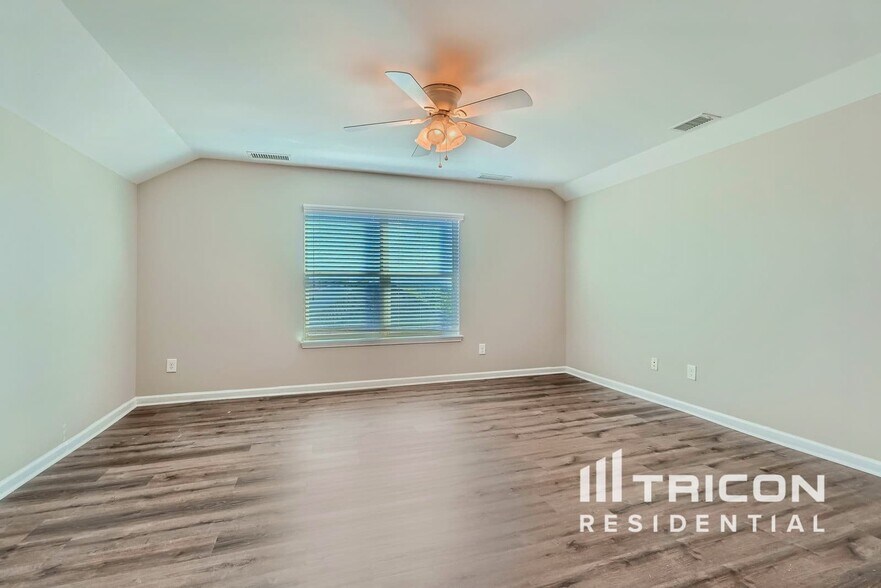 Building Photo - 3019 Burgess Dr