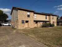 Building Photo - 422 W 4th St