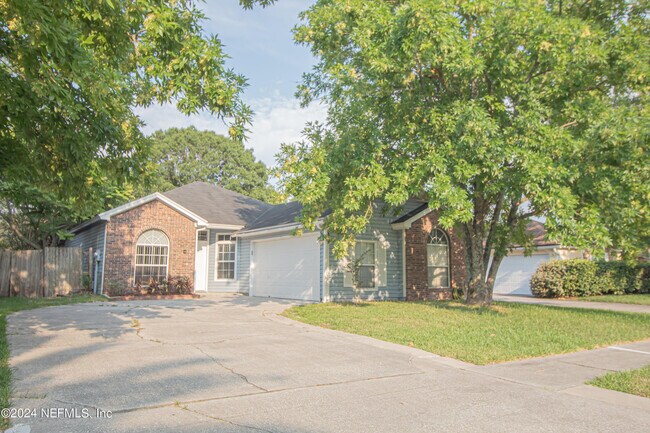 Primary Photo - 3839 Union Pacific Dr W