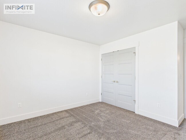 Building Photo - 3 Bedroom Condo in Bozeman