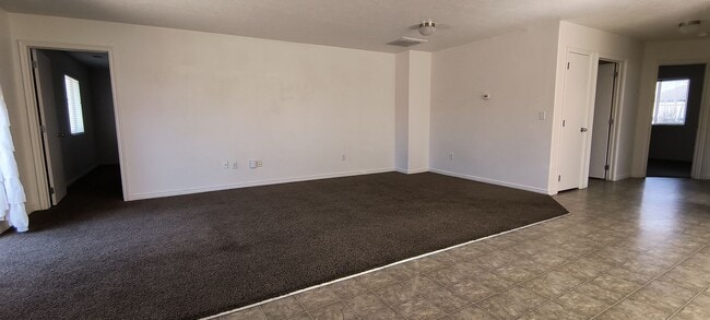 Building Photo - 3 bedroom 2 bath duplex in lamplight by Iron Springs Elementary, 2 car garage!