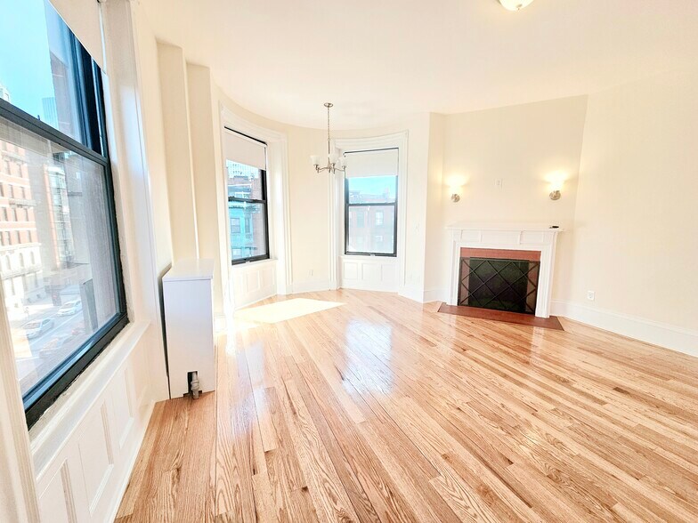 Building Photo - 508 Beacon St