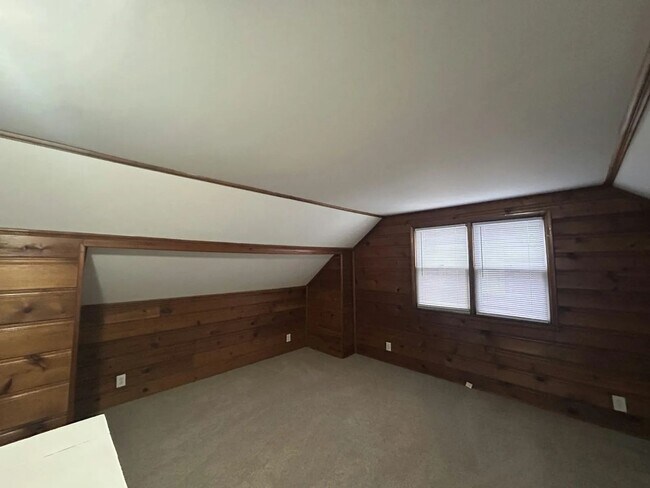 Building Photo - Charming Detroit Bungalow