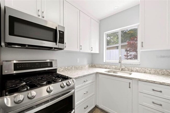 Building Photo - 2528 Boca Ciega Dr N