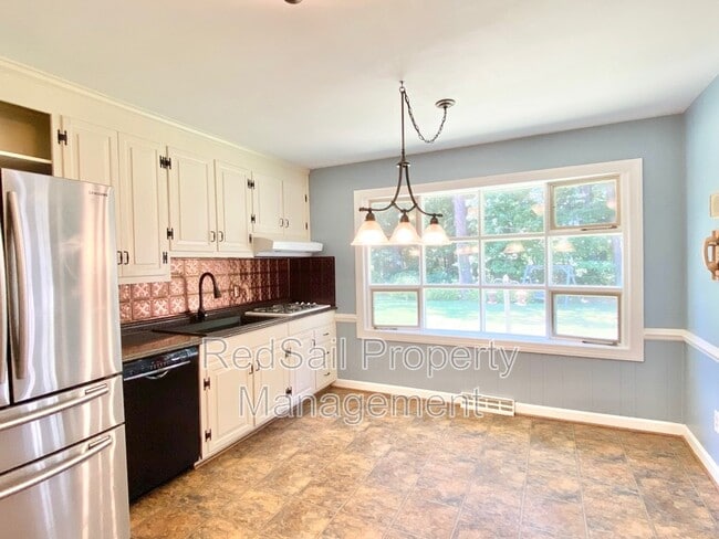 Building Photo - 487 Harwin Dr