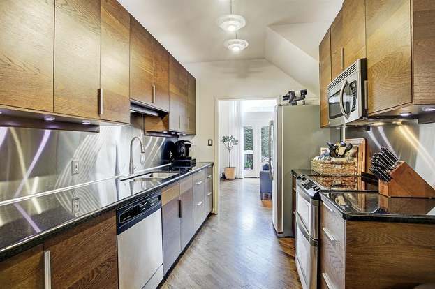 Building Photo - 1551 Cortlandt St