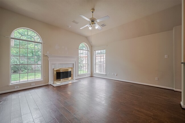 Building Photo - 8814 Fairbloom Ln