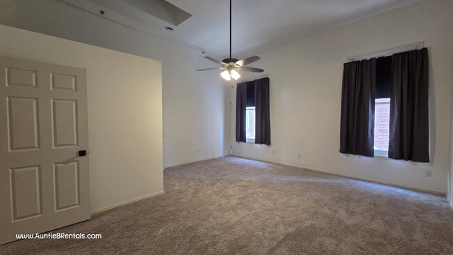 Building Photo - 3-Bedroom Upper-Level Condo in Historic Downtown Stillwater - VIDEO TOUR!