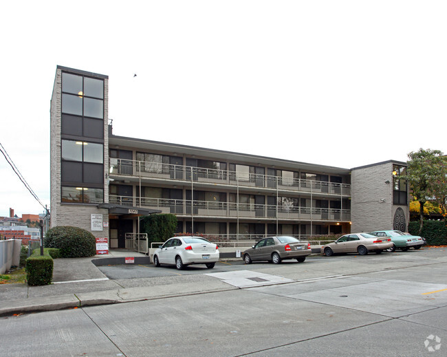 Primary Photo - Lanai Apartments