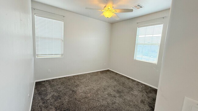 Building Photo - Modern comfort in Del Rey Estates
