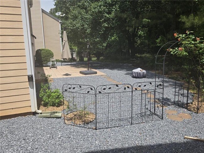Building Photo - 10845 Glenbarr Dr