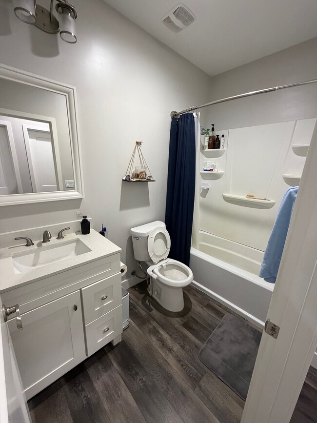 Building Photo - 1213 N 28th St