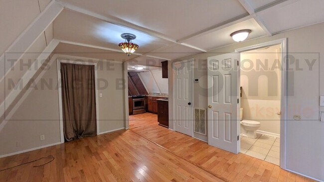 Building Photo - 452 Harper Rd