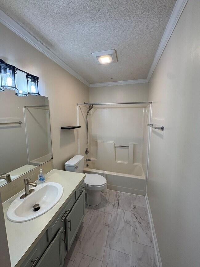 Building Photo - 650 Rock Garden Cir
