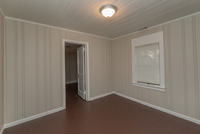 Building Photo - $1,200 - 3 bed/2 bath house for rent in Midtown Augusta, with fenced back yard