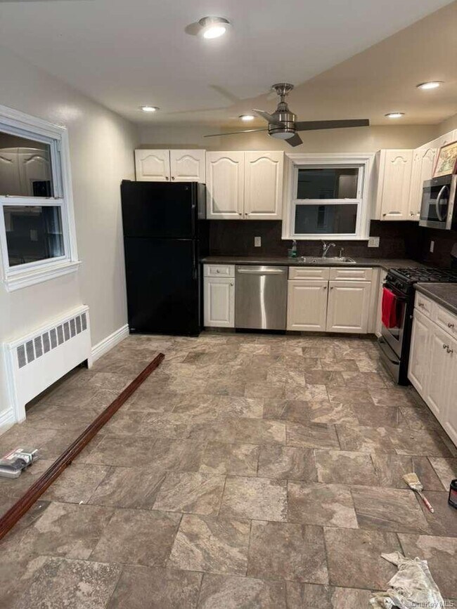 Building Photo - 168 Bennett Ave