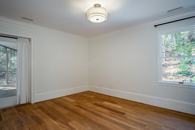 Building Photo - 780 Hart Rd