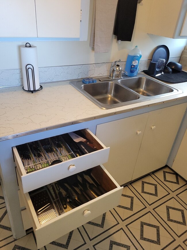 Building Photo - 211-212 W 13th St