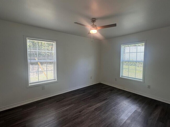 Building Photo - 112 Palamino Ct