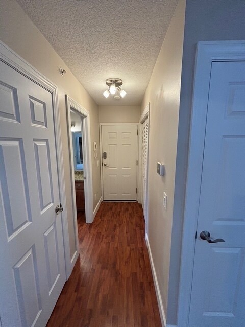 Entryway - 135 E Prairie Ave