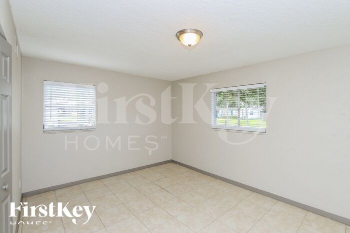 Building Photo - 2749 Elm Dr NE